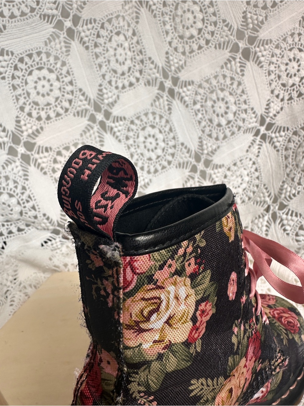 Dr. Martens 1460 Victorian Flowers Floral Canvas Combat Boots Women's Sz 7 RARE - Picture 14 of 15